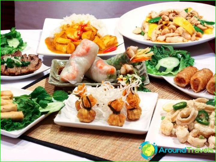 Huang Yoyo: Shop này dựa trên thiết kế basic, nhưng lại trẻ trung và phong cách.