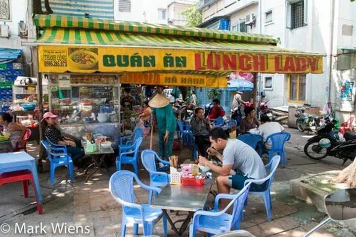 Nội dung: Trong một bóng mát trong mùa hè nóng bỏng, một cột mốc trong lịch sử nhạc