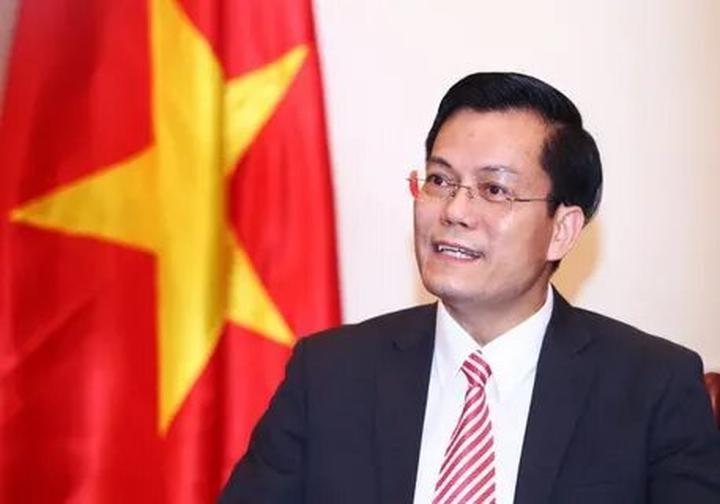 Áo sơ mi cổ bèo: Áo sơ mi cổ bèo là một trong những lỗi thời trong thời trang mà